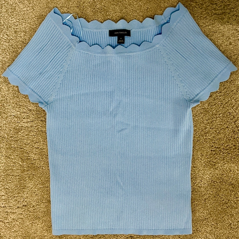 Ann Taylor Powder Blue Lightweight Ribbed Short Sl., Scalloped Edges, Sz.M NWOT